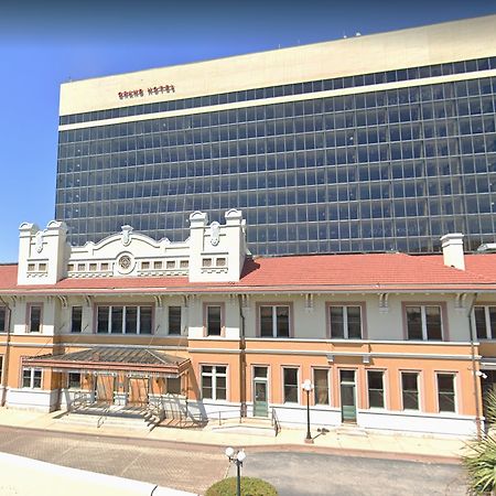 Отель Crowne Plaza Pensacola Grand Экстерьер фото