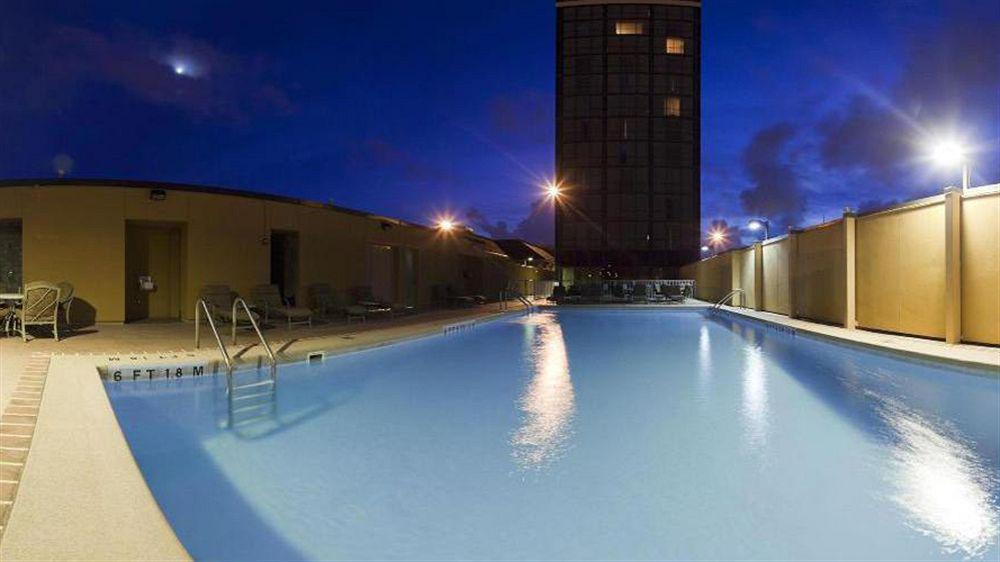 Отель Crowne Plaza Pensacola Grand Экстерьер фото