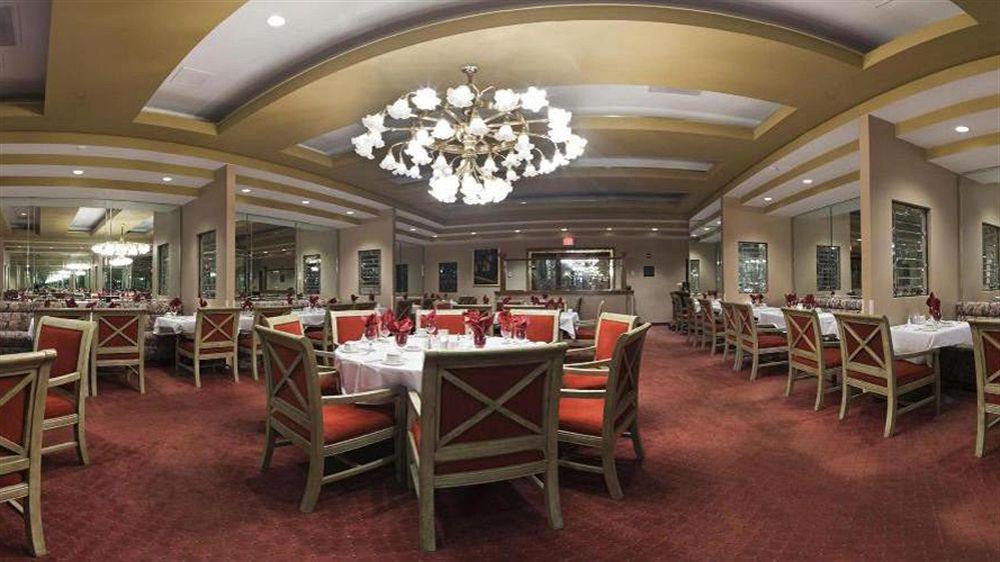 Отель Crowne Plaza Pensacola Grand Экстерьер фото