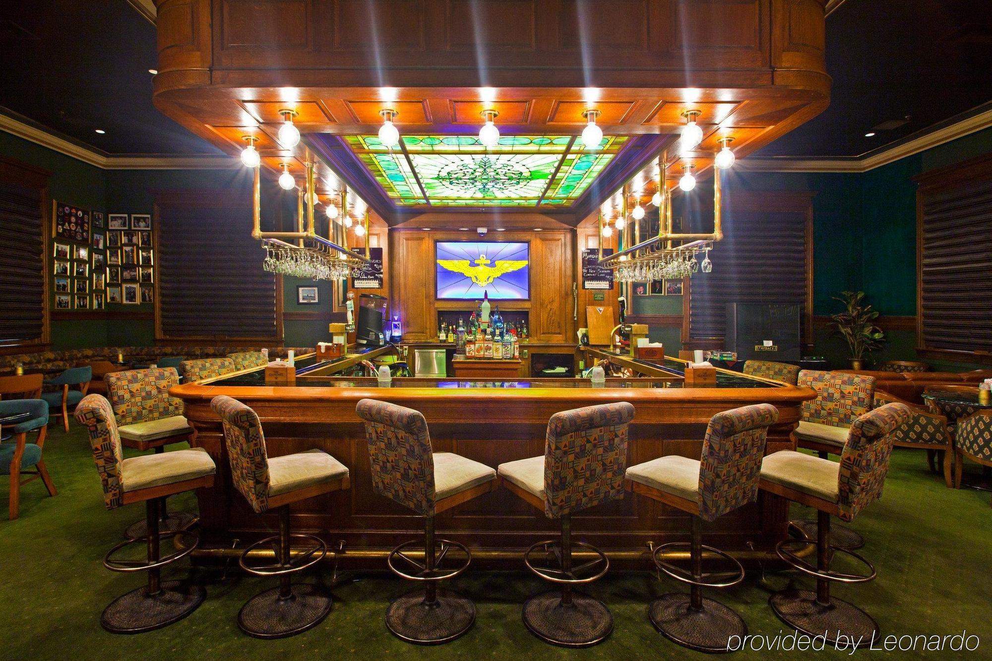 Отель Crowne Plaza Pensacola Grand Ресторан фото