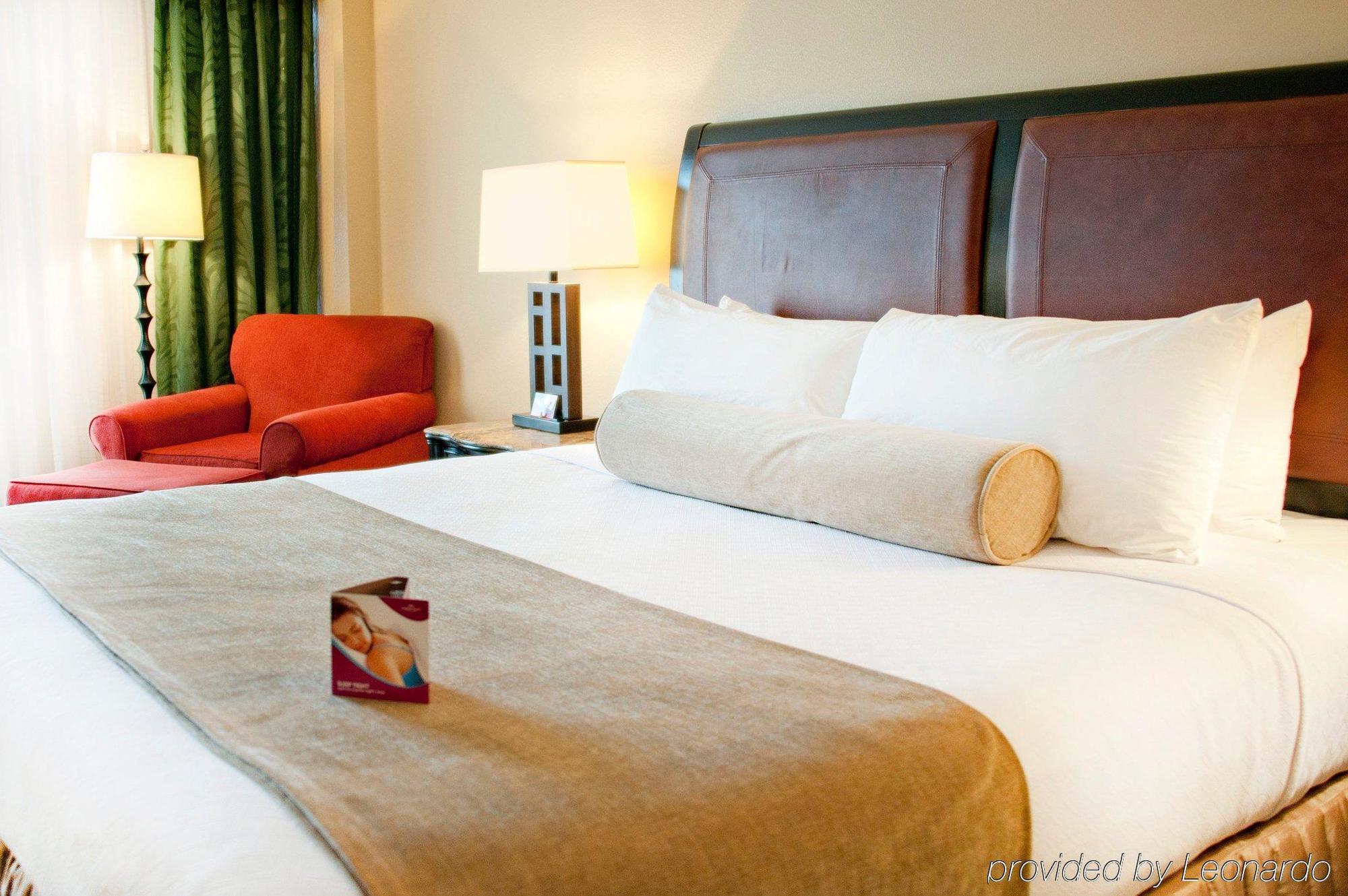 Отель Crowne Plaza Pensacola Grand Экстерьер фото