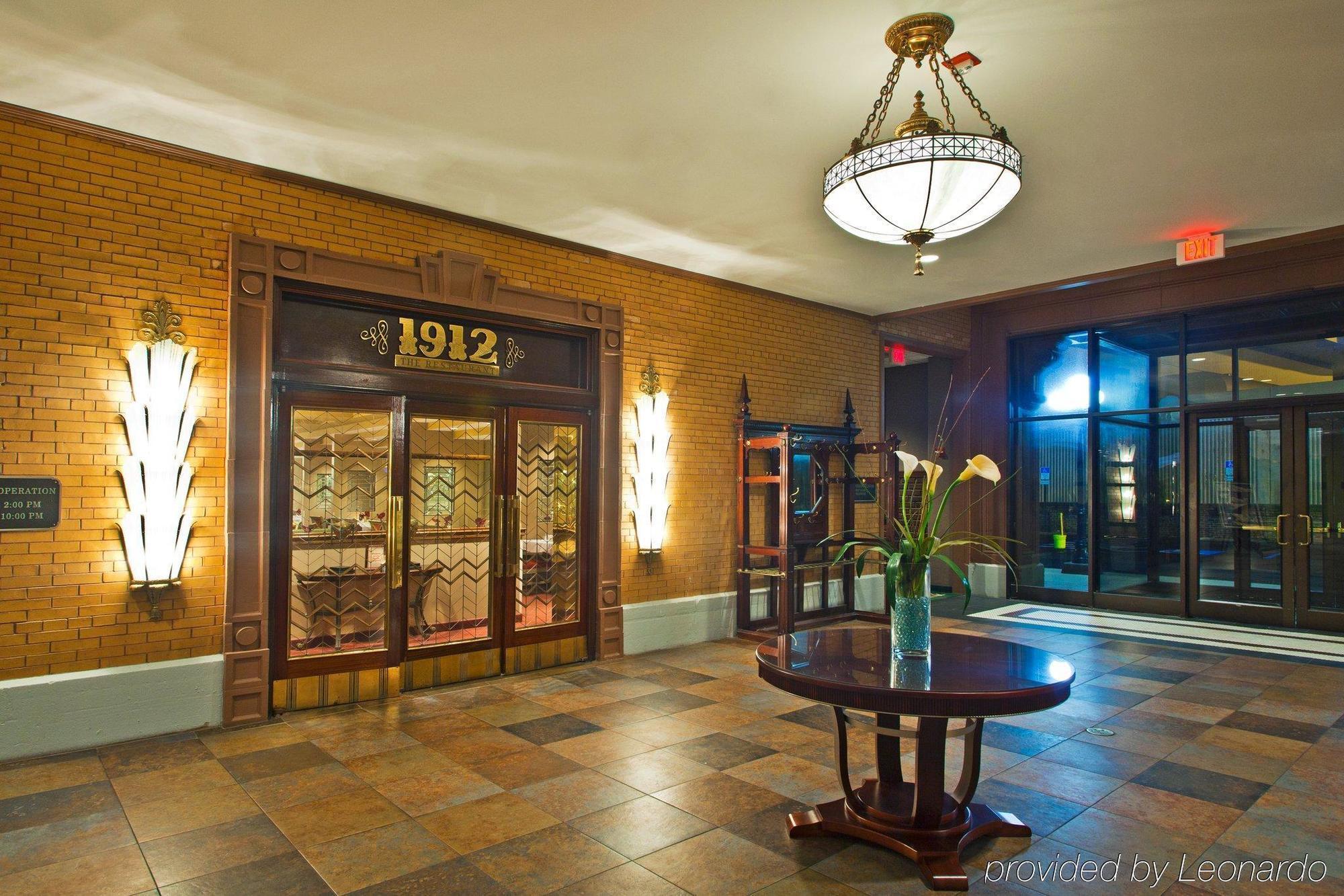 Отель Crowne Plaza Pensacola Grand Экстерьер фото