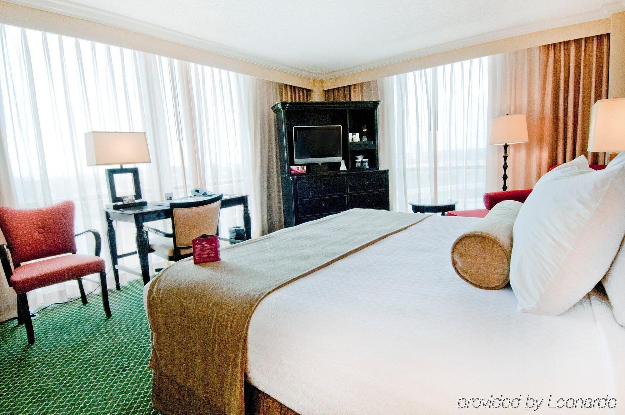 Отель Crowne Plaza Pensacola Grand Экстерьер фото