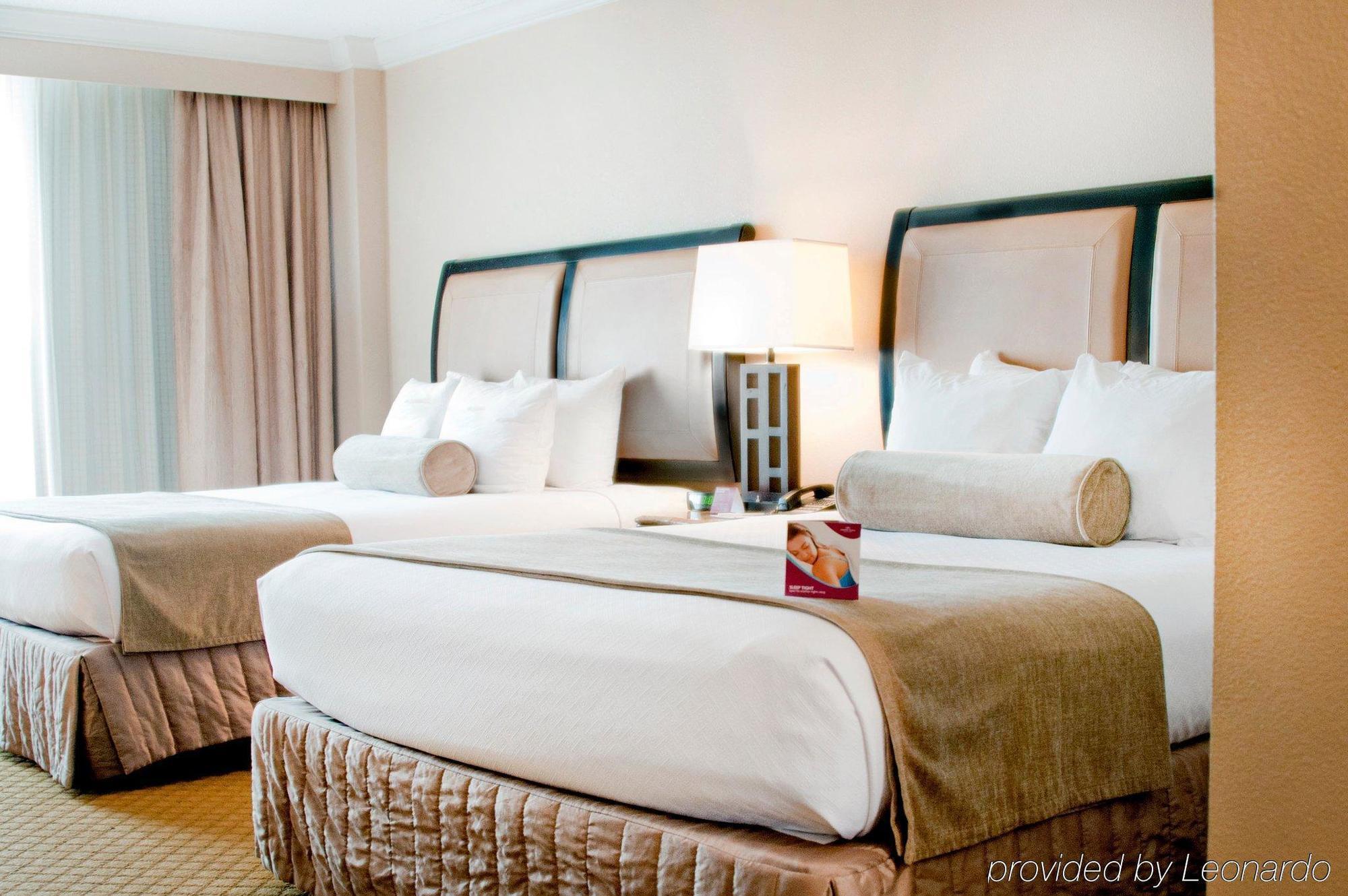 Отель Crowne Plaza Pensacola Grand Экстерьер фото