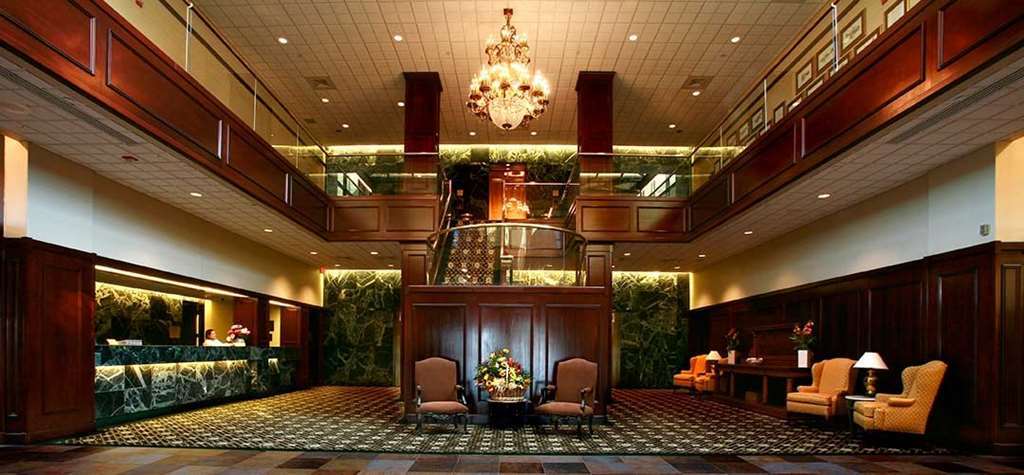 Отель Crowne Plaza Pensacola Grand Интерьер фото