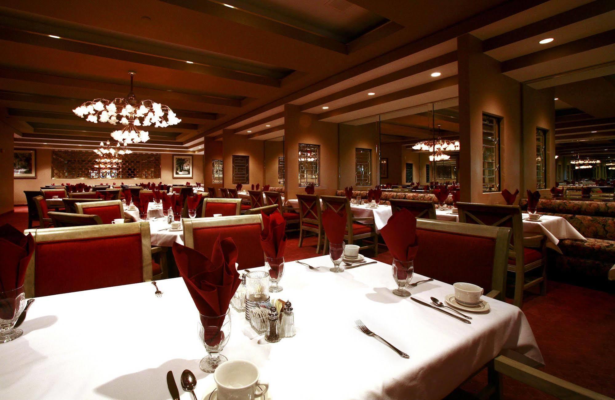 Отель Crowne Plaza Pensacola Grand Ресторан фото