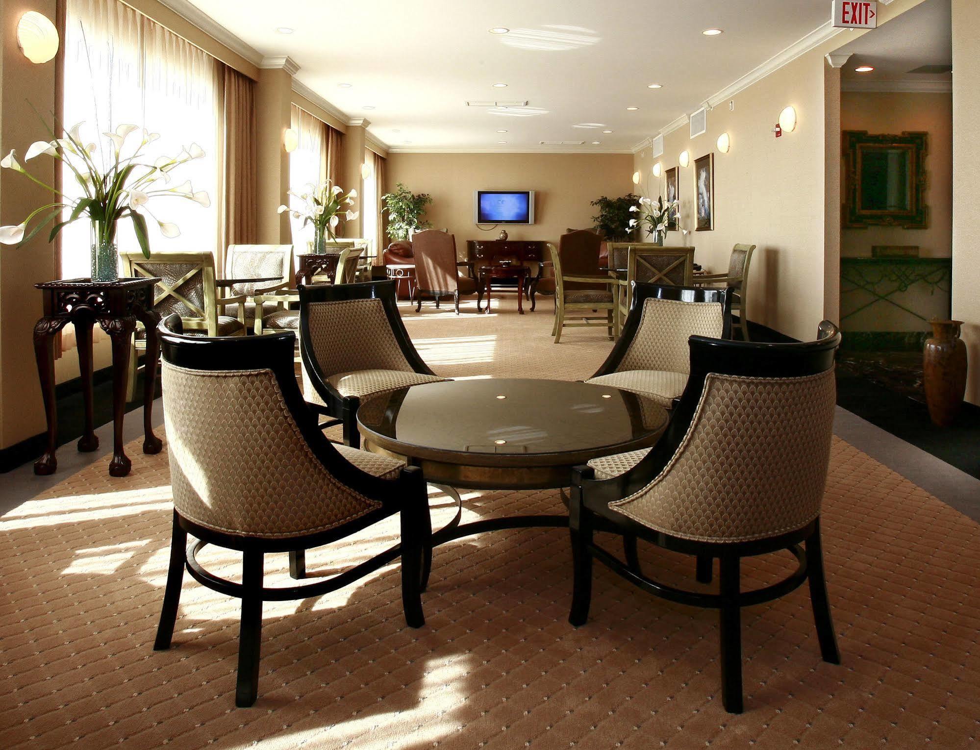 Отель Crowne Plaza Pensacola Grand Экстерьер фото