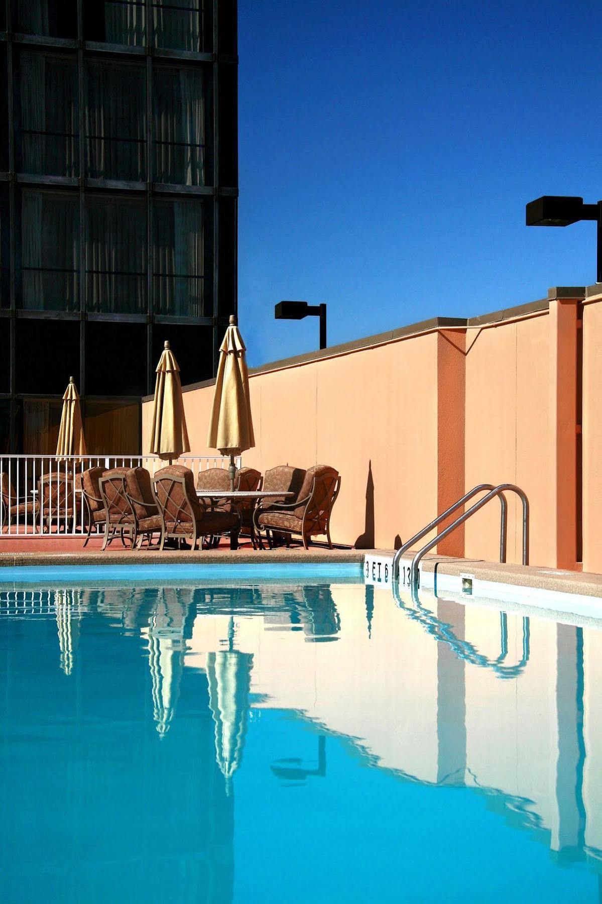 Отель Crowne Plaza Pensacola Grand Удобства фото