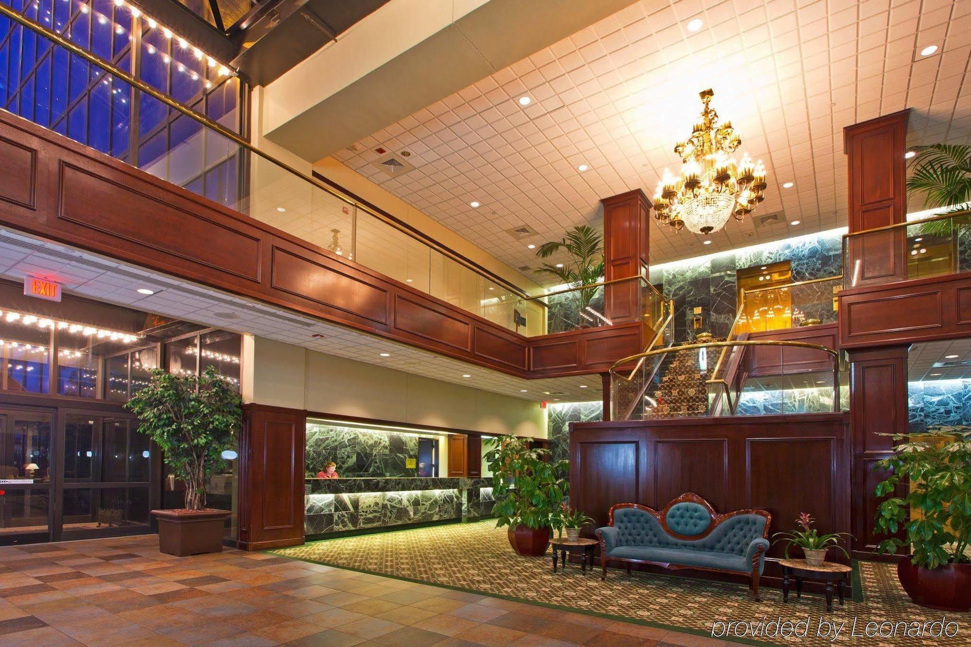 Отель Crowne Plaza Pensacola Grand Интерьер фото