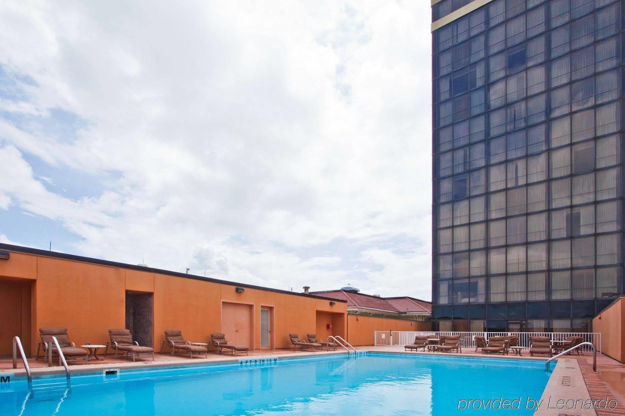 Отель Crowne Plaza Pensacola Grand Экстерьер фото