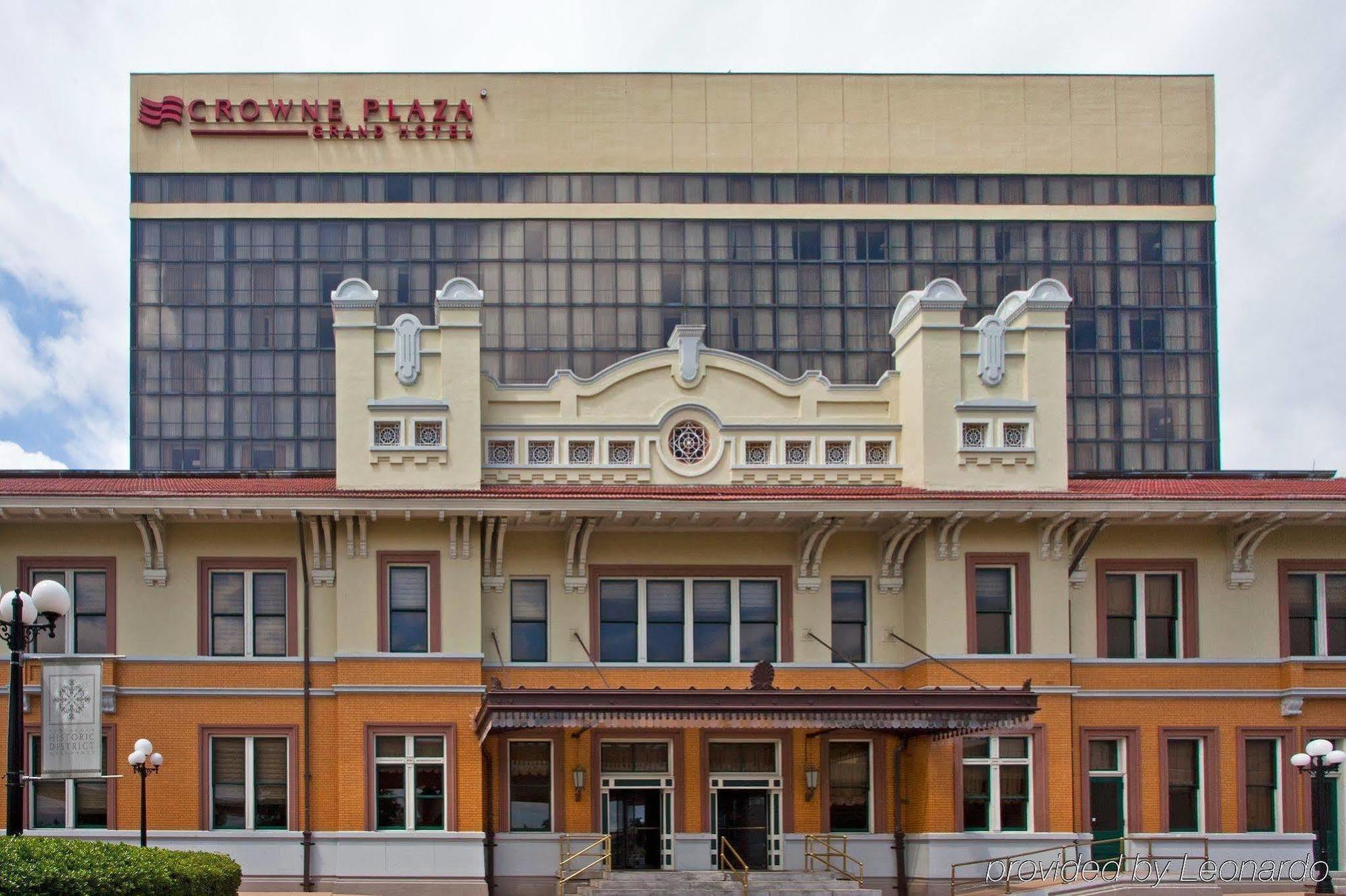 Отель Crowne Plaza Pensacola Grand Экстерьер фото